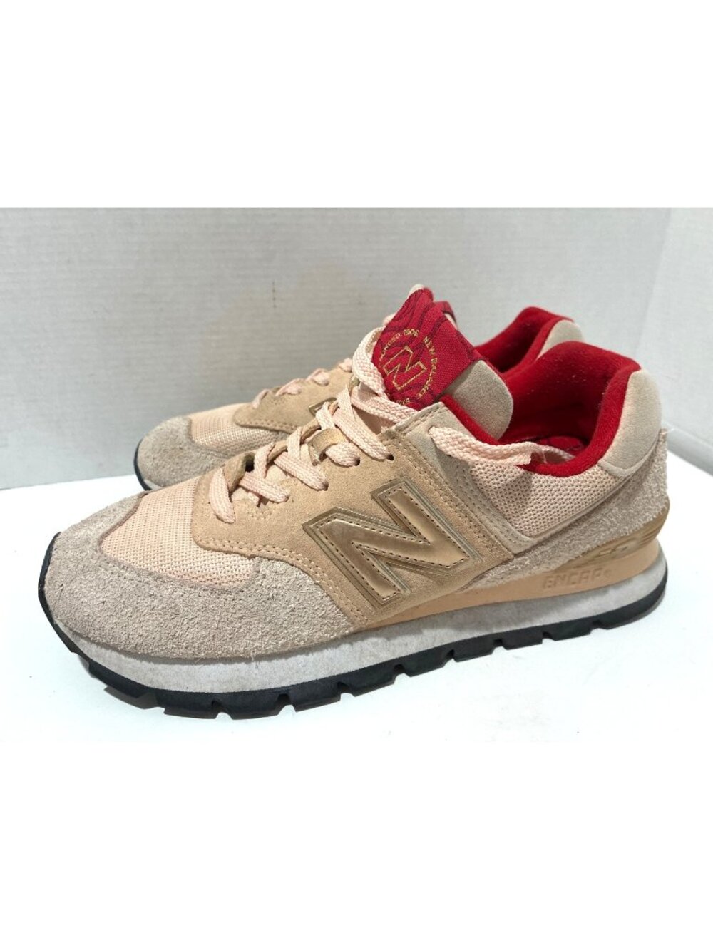 New Balance Womens 574 Beige & Red Sneakers Size 8.5 US Suede & Mesh